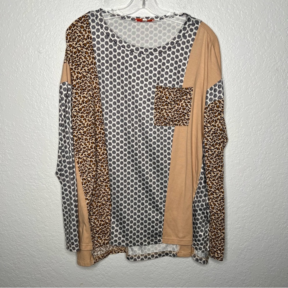 Hailey & Co Large Top Stretch Soft Knit Colorblock Round Neck Long Sleeves.